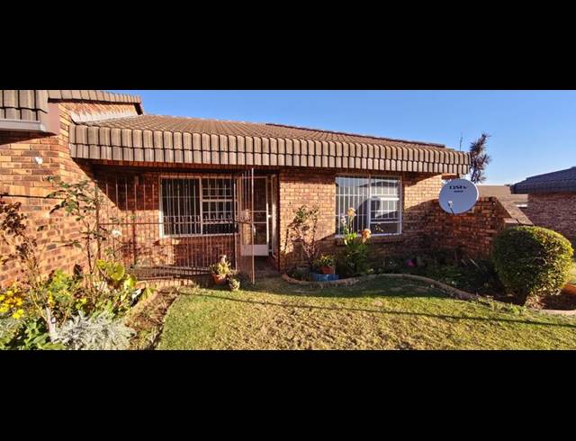 1 BEDROOM SIMPLEX FOR SALE IN NORTON PARK